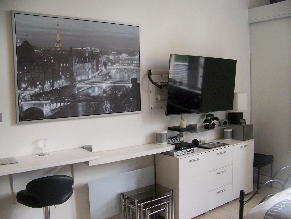 Charmant Studio Au Calme Tout Confort Dans Chateau Neo Gothique Proche Zenith Comet Orleans Parking Voiture Gratuit Wifi Haut Debit Rue Des Montees Exterior foto